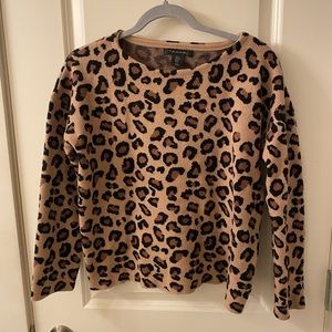Tahari Leopard Sweater Size medium